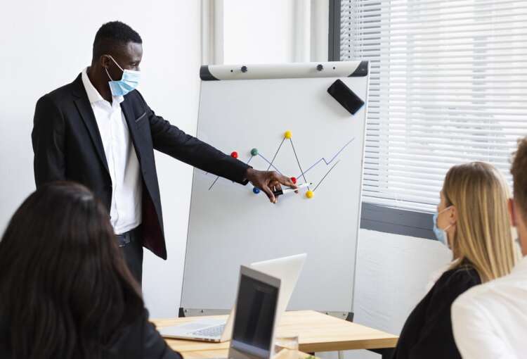 travailler-pendant-covid-au-concept-de-bureau